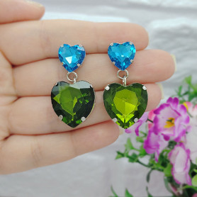 Brinco de pedra coração verde e azul prateado